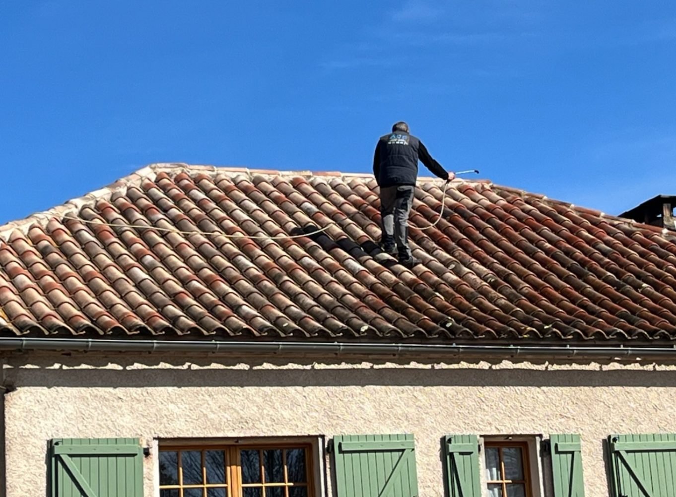 Artisan ACE Couverture en démoussage de toiture à Castelsarrasin